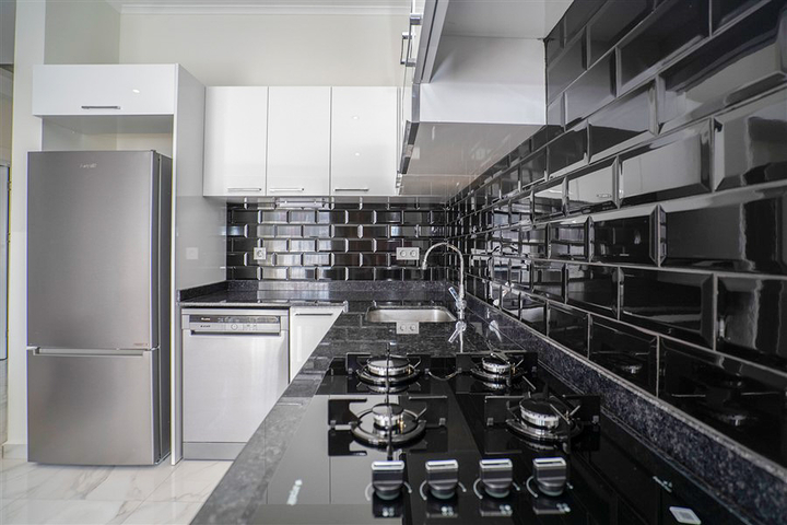 Penthouse 2+1 im Stadtteil Kestel, nur 350 m vom Meer entfernt 