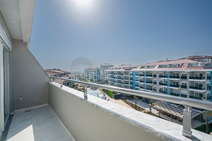 Penthouse 2+1 im Stadtteil Kestel, nur 350 m vom Meer entfernt 