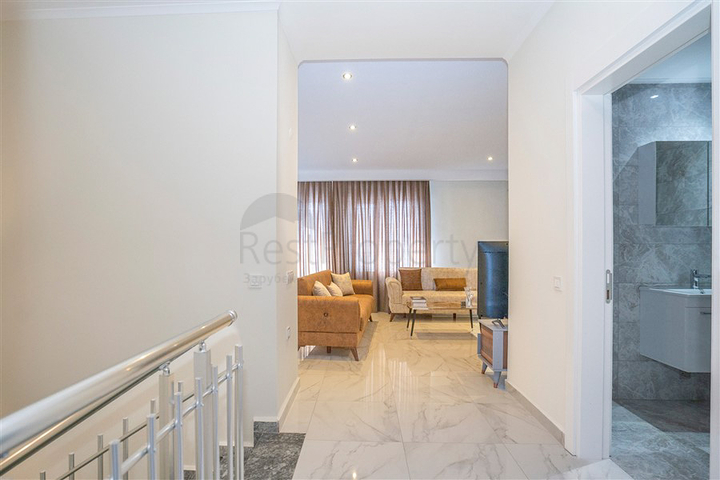 Penthouse 2+1 im Stadtteil Kestel, nur 350 m vom Meer entfernt 