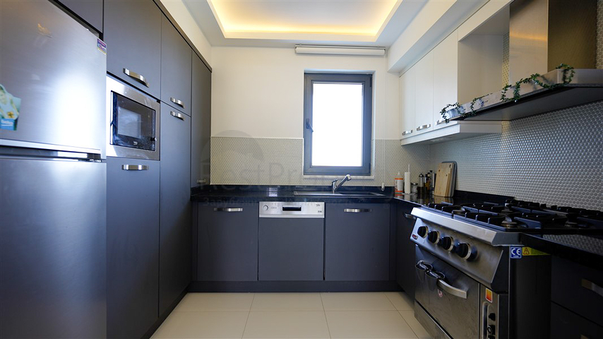 3+1 Penthouse mit eigenem Pool auf dem Dach im Stadtteil Kargicak