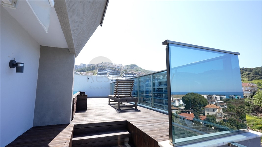 3+1 Penthouse mit eigenem Pool auf dem Dach im Stadtteil Kargicak