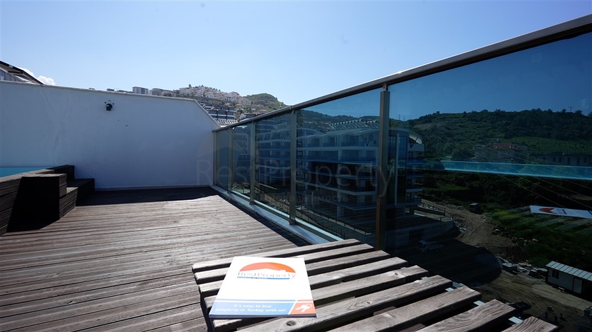 3+1 Penthouse mit eigenem Pool auf dem Dach im Stadtteil Kargicak