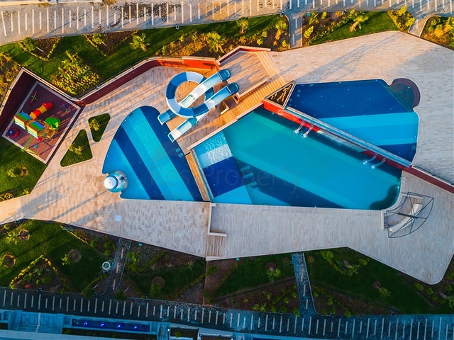 3+1 Penthouse mit eigenem Pool auf dem Dach im Stadtteil Kargicak
