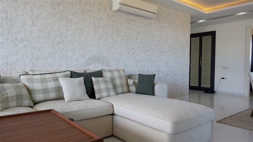 3+1 Penthouse mit eigenem Pool auf dem Dach im Stadtteil Kargicak