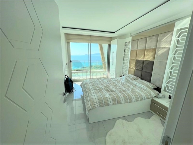 1+1 möblierte Wohnung mit wunderschönem Meerblick im Stadtteil Kargicak