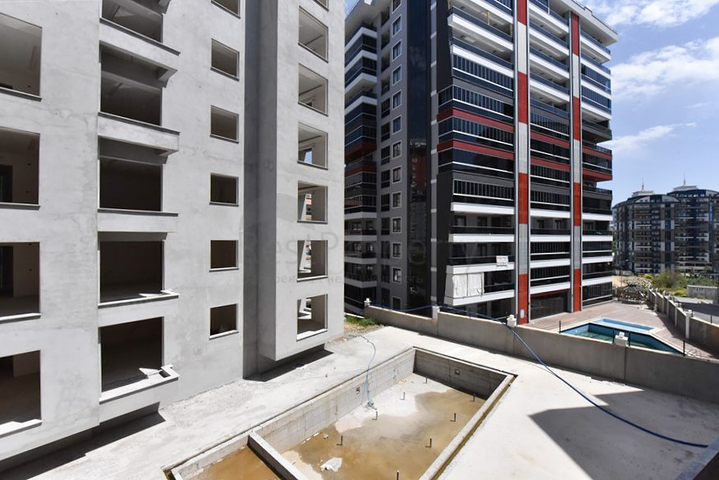 1+1 Wohnung in einem neuen Komplex ohne Infrastruktur im Stadtteil Mahmutlar