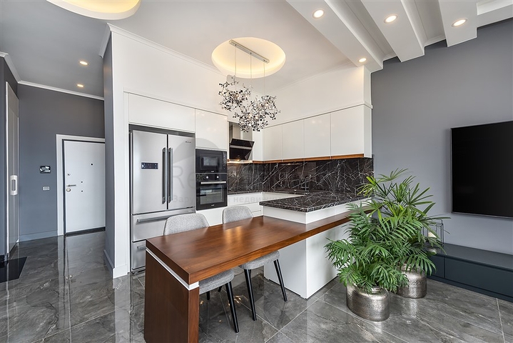 Luxus-Penthouse mit Blick auf das Meer und die Festung vom Eigentümer 