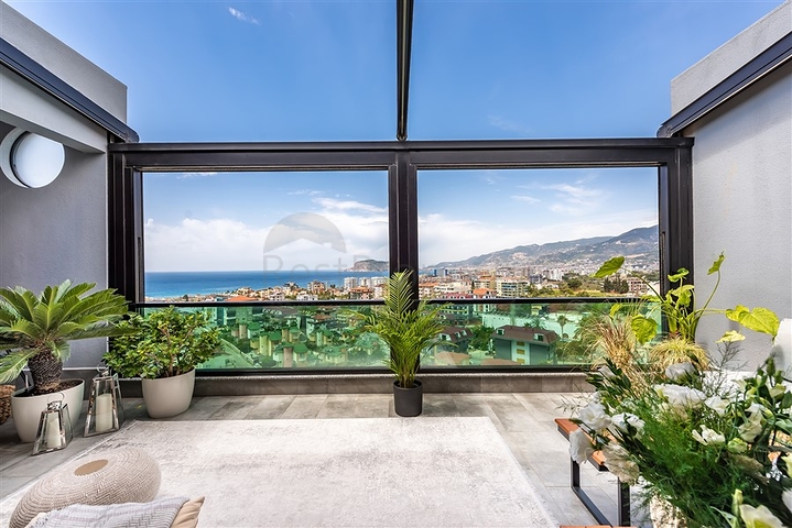 Luxus-Penthouse mit Blick auf das Meer und die Festung vom Eigentümer 