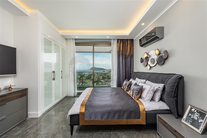 Luxus-Penthouse mit Blick auf das Meer und die Festung vom Eigentümer 