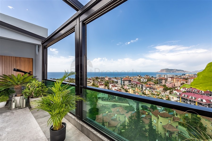 Luxus-Penthouse mit Blick auf das Meer und die Festung vom Eigentümer 