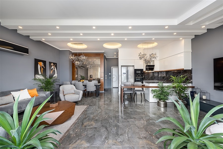 Luxus-Penthouse mit Blick auf das Meer und die Festung vom Eigentümer 