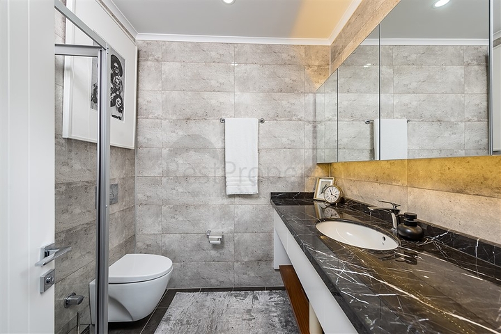 Luxus-Penthouse mit Blick auf das Meer und die Festung vom Eigentümer 