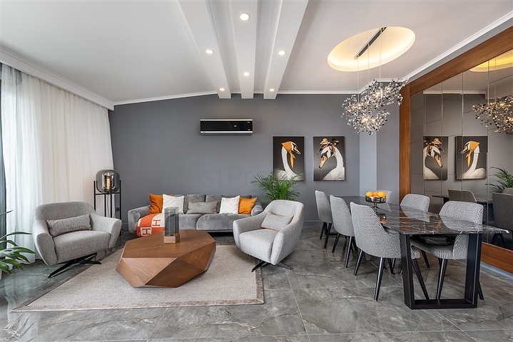 Luxus-Penthouse mit Blick auf das Meer und die Festung vom Eigentümer 