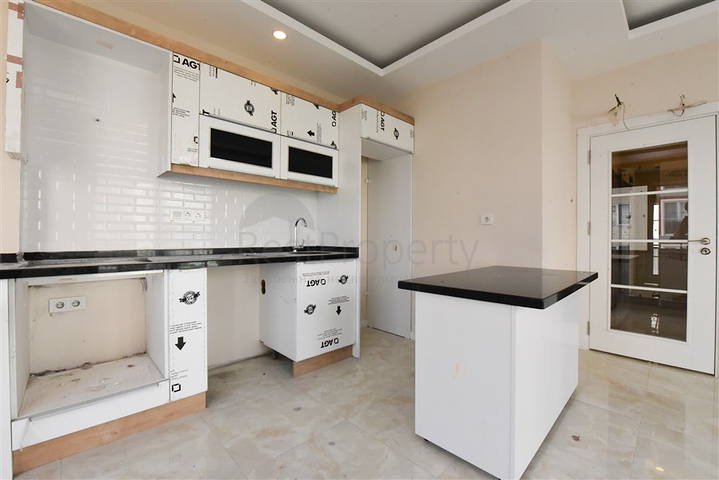 1+1 Wohnung in einem attraktiven Komplex im Stadtteil Tosmur 