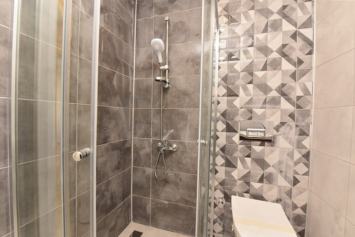 1+1 Wohnung in einem attraktiven Komplex im Stadtteil Tosmur 