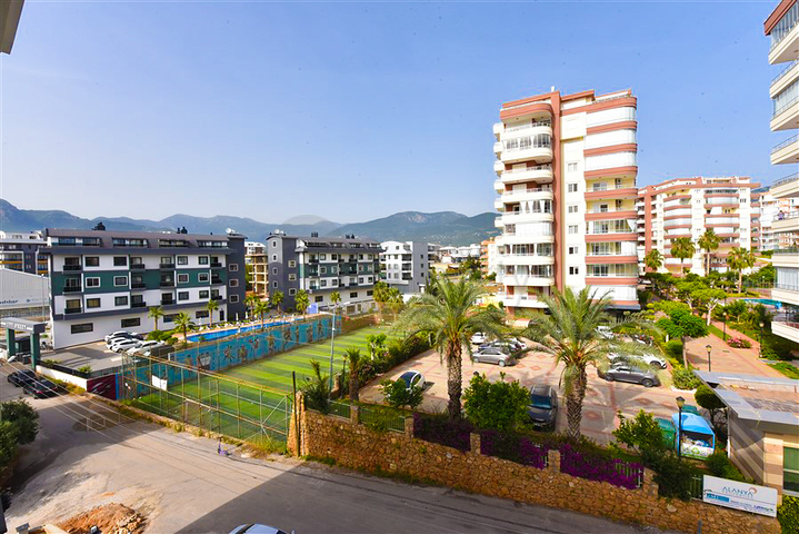 1+1 Wohnung in einem attraktiven Komplex im Stadtteil Tosmur 