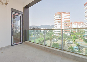 1+1 Wohnung in einem attraktiven Komplex im Stadtteil Tosmur 