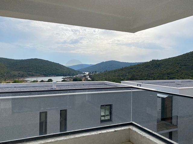 Einzigartige Residenz vom Eigentümer mit Meerblick, umgeben von Wald