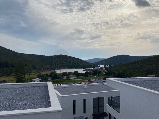 Einzigartige Residenz vom Eigentümer mit Meerblick, umgeben von Wald