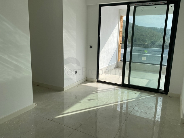 Einzigartige Residenz vom Eigentümer mit Meerblick, umgeben von Wald