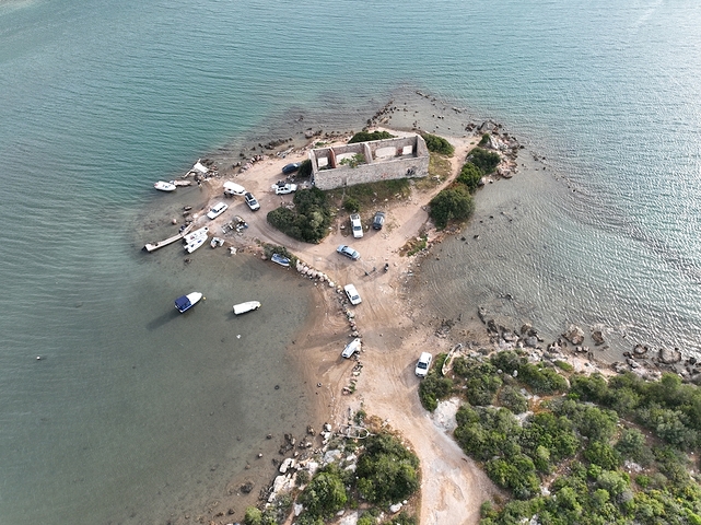 Einzigartige Residenz vom Eigentümer mit Meerblick, umgeben von Wald