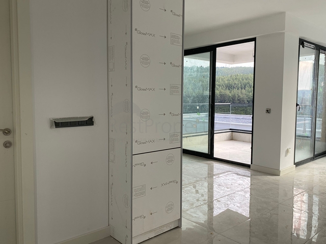 Einzigartige Residenz vom Eigentümer mit Meerblick, umgeben von Wald