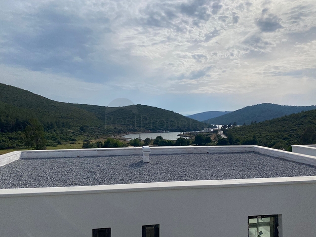 Einzigartige Residenz vom Eigentümer mit Meerblick, umgeben von Wald