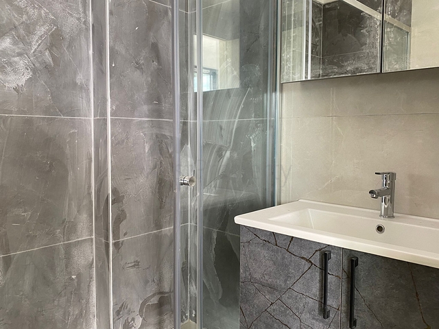 Einzigartige Residenz vom Eigentümer mit Meerblick, umgeben von Wald