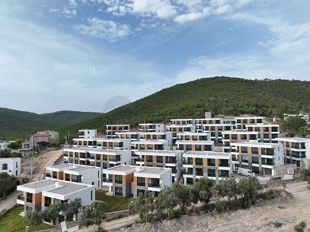 Einzigartige Residenz vom Eigentümer mit Meerblick, umgeben von Wald