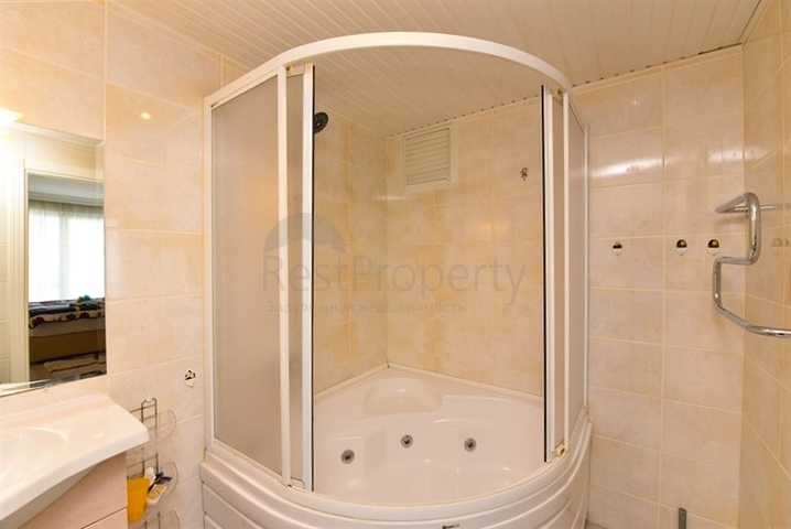 Geräumige Wohnung mit Meer- und Bergblick in der Gegend von Dschikkilli