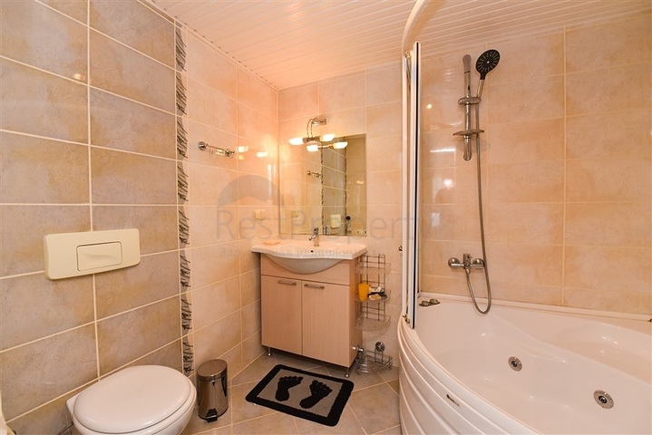 Geräumige Wohnung mit Meer- und Bergblick in der Gegend von Dschikkilli