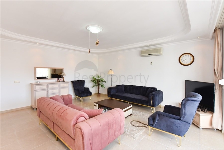 Geräumige Wohnung mit Meer- und Bergblick in der Gegend von Dschikkilli