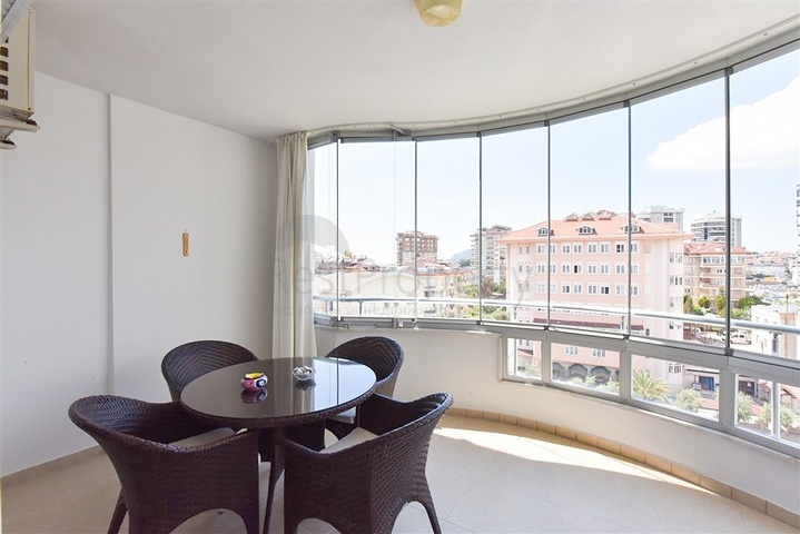 Geräumige Wohnung mit Meer- und Bergblick in der Gegend von Dschikkilli