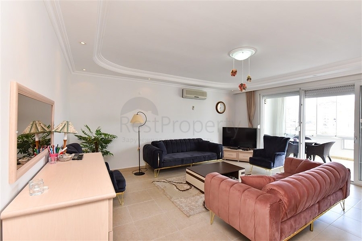 Geräumige Wohnung mit Meer- und Bergblick in der Gegend von Dschikkilli