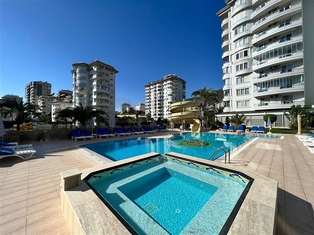 Geräumige Wohnung mit Meer- und Bergblick in der Gegend von Dschikkilli