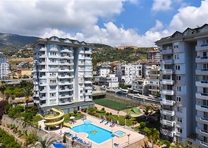 Geräumige Wohnung mit Meer- und Bergblick in der Gegend von Dschikkilli
