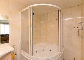 Geräumige Wohnung mit Meer- und Bergblick in der Gegend von Dschikkilli