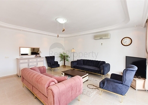 Geräumige Wohnung mit Meer- und Bergblick in der Gegend von Dschikkilli