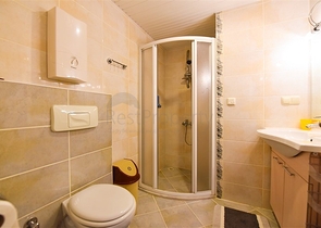 Geräumige Wohnung mit Meer- und Bergblick in der Gegend von Dschikkilli