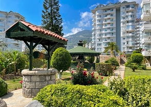 Geräumige Wohnung mit Meer- und Bergblick in der Gegend von Dschikkilli