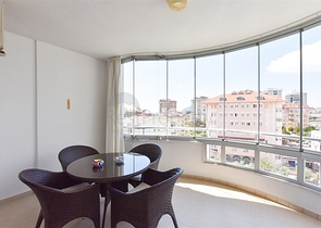 Geräumige Wohnung mit Meer- und Bergblick in der Gegend von Dschikkilli