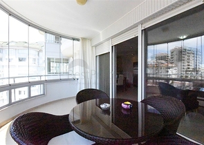 Geräumige Wohnung mit Meer- und Bergblick in der Gegend von Dschikkilli