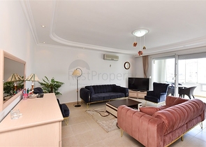 Geräumige Wohnung mit Meer- und Bergblick in der Gegend von Dschikkilli