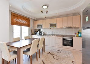 Geräumige Wohnung mit Meer- und Bergblick in der Gegend von Dschikkilli