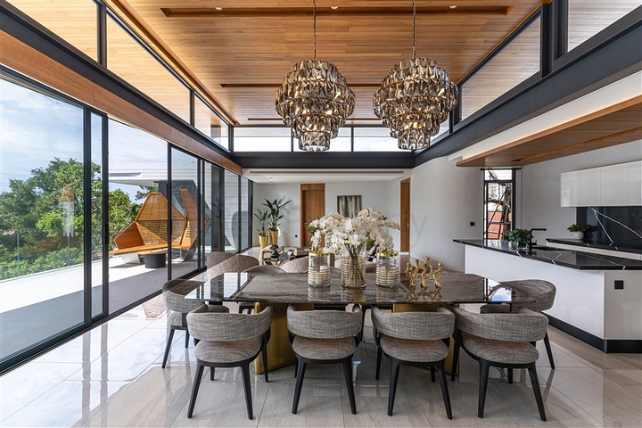 Villen mit Pool befinden sich in der malerischen Gegend von Ao-Po in Phuket