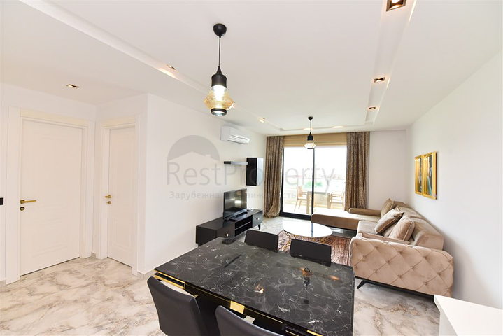 1+1 möblierte Wohnung in einem neuen Komplex im Stadtteil Kargicak