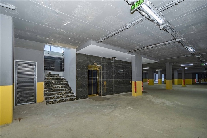 1+1 möblierte Wohnung in einem neuen Komplex im Stadtteil Kargicak