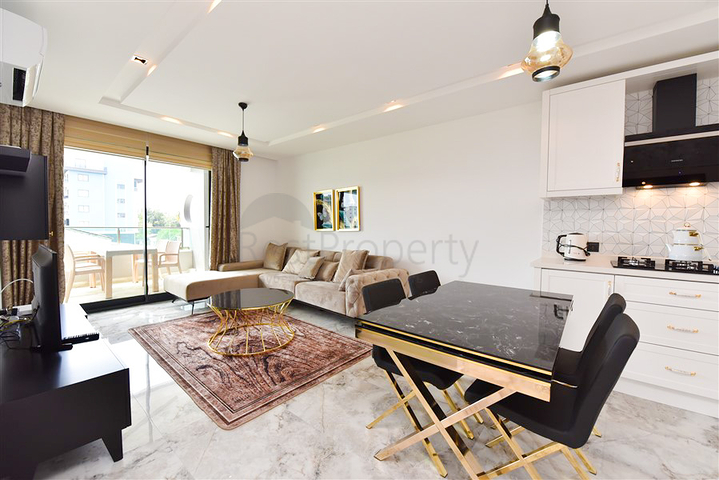 1+1 möblierte Wohnung in einem neuen Komplex im Stadtteil Kargicak