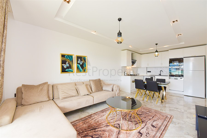 1+1 möblierte Wohnung in einem neuen Komplex im Stadtteil Kargicak