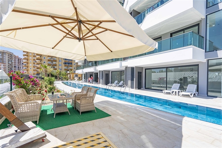 1+1 möblierte Wohnung in einem neuen Komplex im Stadtteil Kargicak